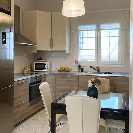 Amalthia Milos, Town Center Apartamento